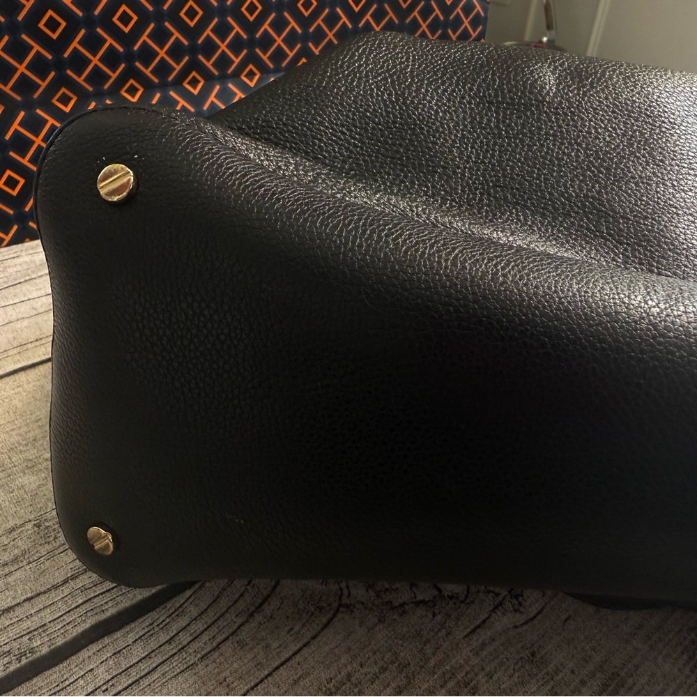 Tory Burch - Authentic black leather shoulder bag. Dome. Golden hardware, logo - Picture 7 of 16